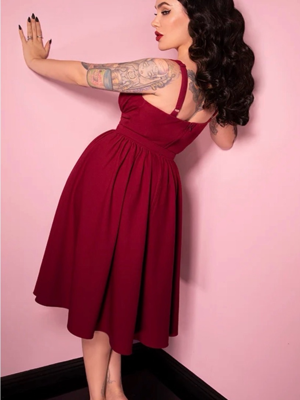 Women's Sleeveless Vintage Fit-and-Flare Dress in Burgundy - Picture 2 of 6